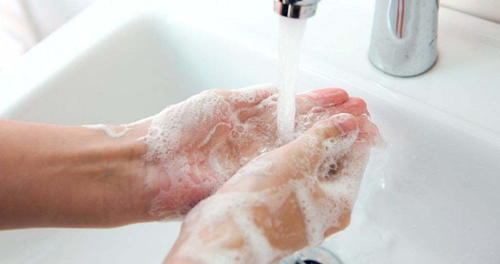 wash hands before put in eye drops