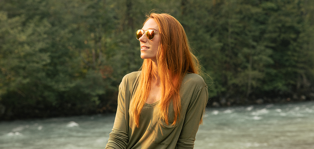 woman outside in the sun wearing polarized sunglasses lenses