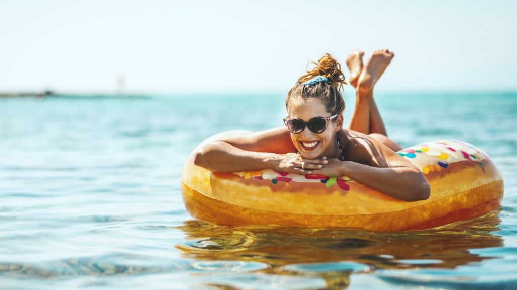 woman avoids wearing contact lenses with goggles