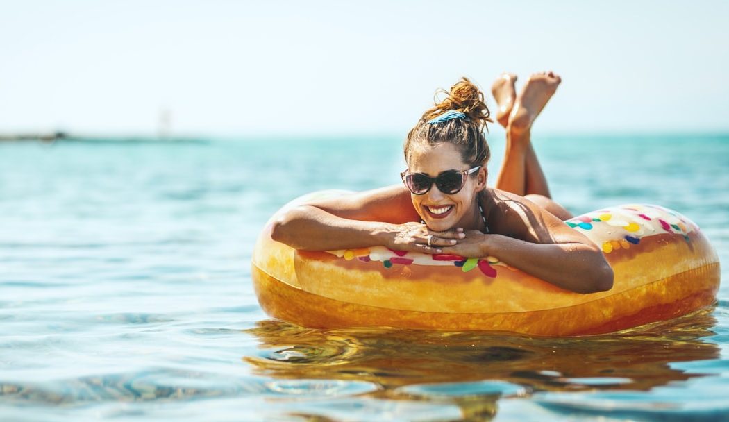 woman avoids wearing contact lenses with goggles