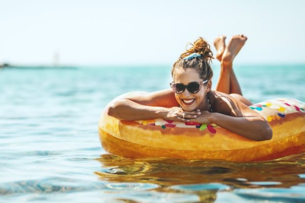 woman avoids wearing contact lenses with goggles