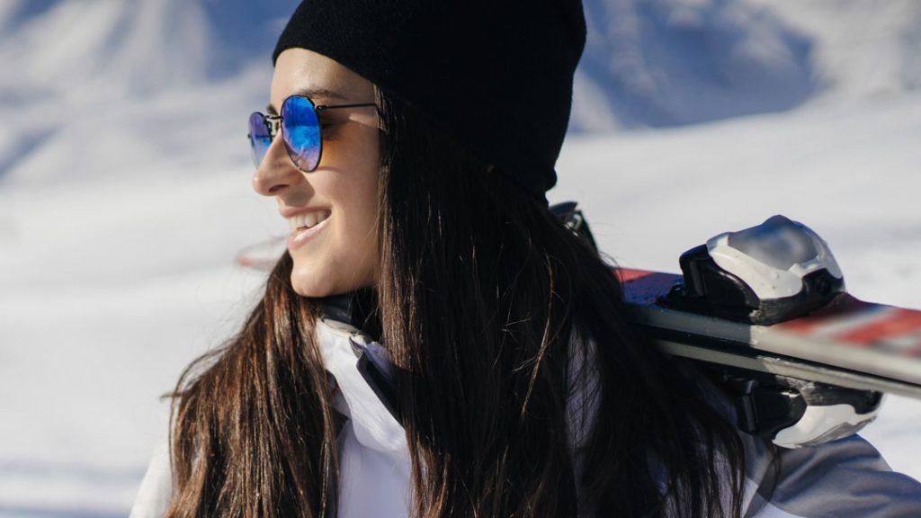 ski goggles prevent snow blindness