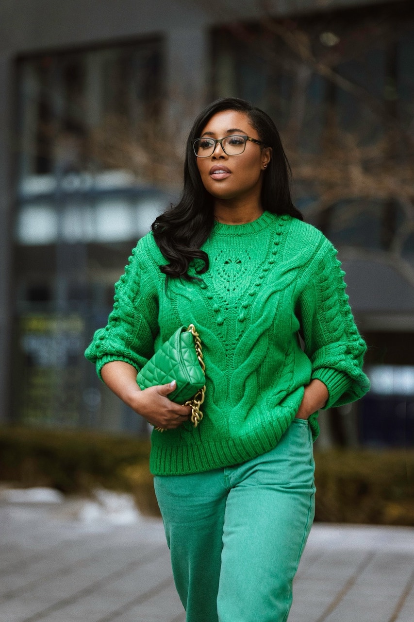 woman wears glasses for presbyopia to focus on things at different distances