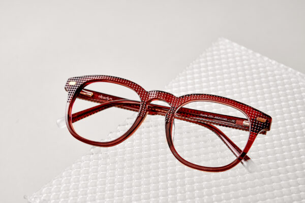 Eyeglass Frames for Teens: 5 Shopping Tips