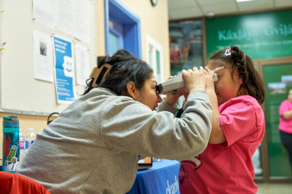 Person using a pupillometer to read pupillary distance